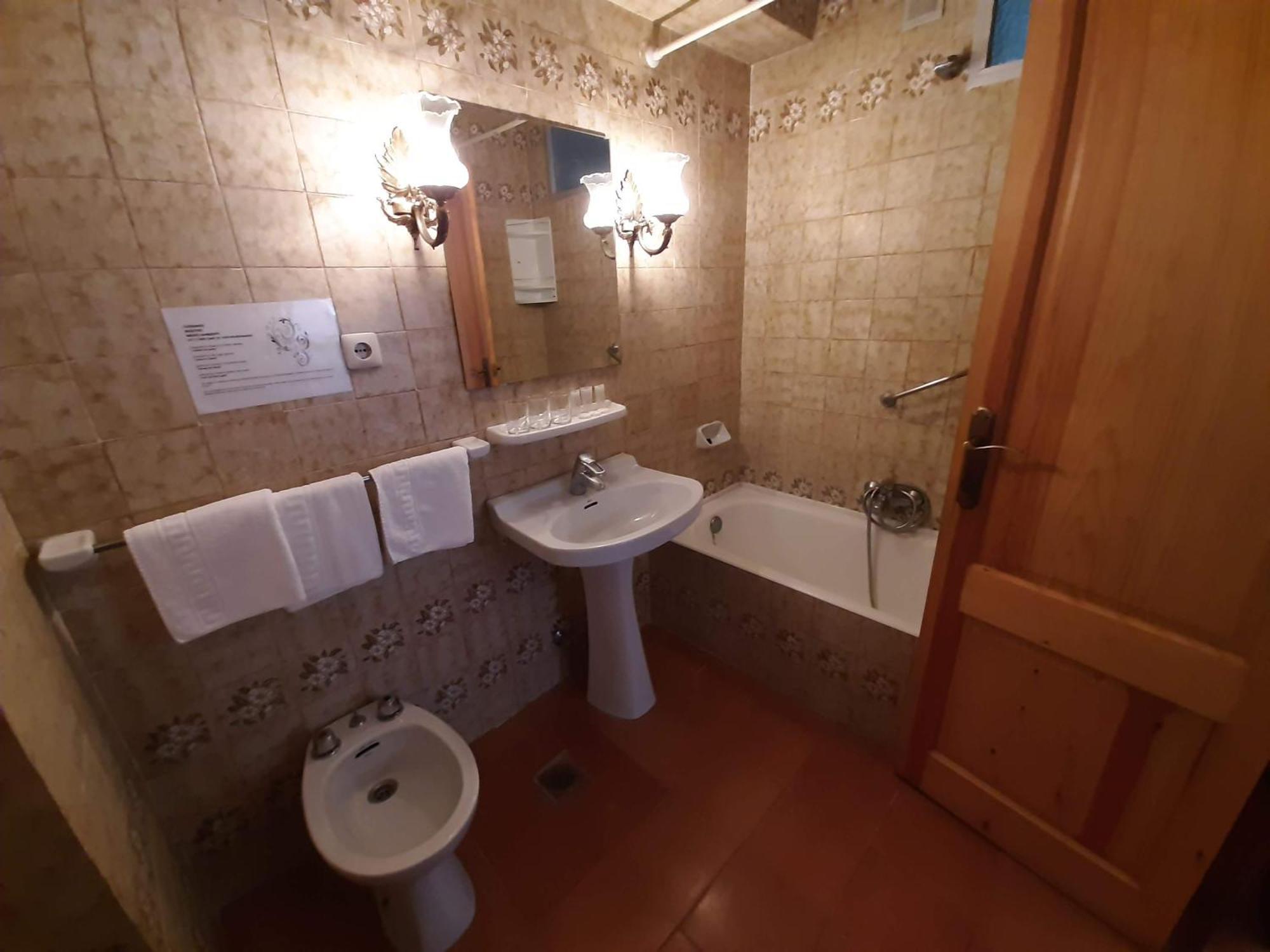 Hotel Buenavista Estepona Quarto foto Bathroom in a hotel
